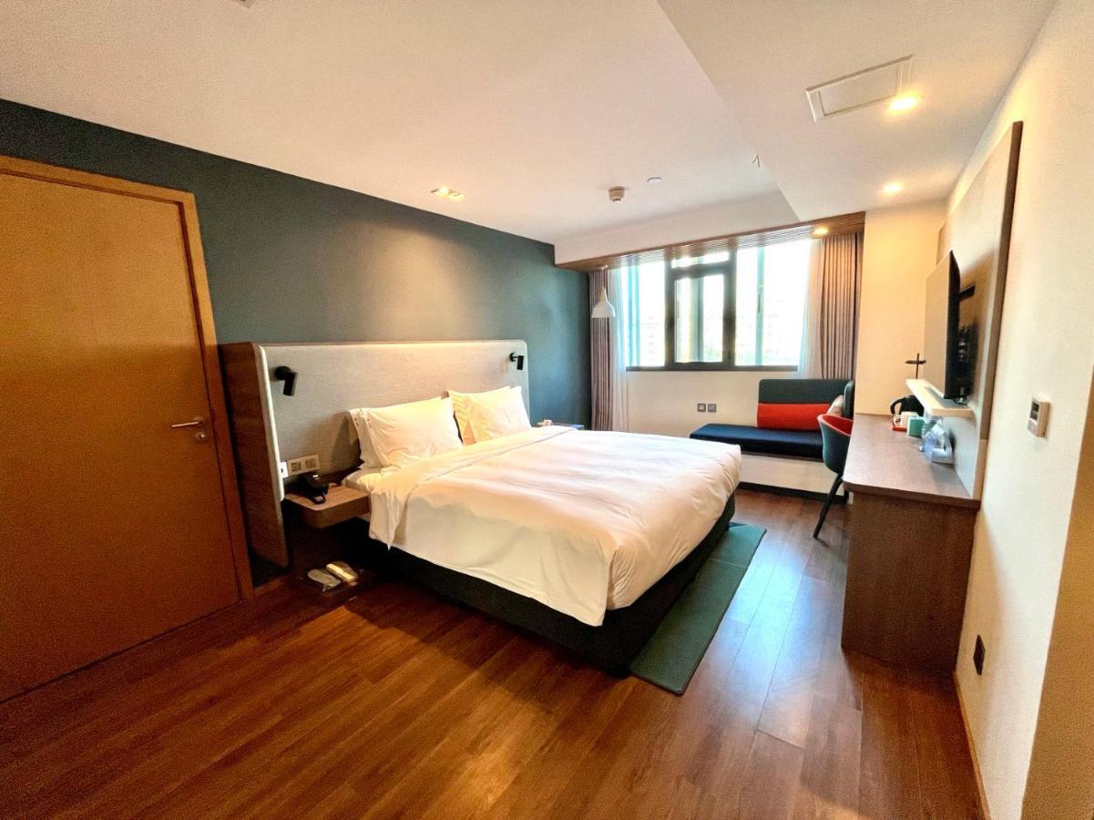 Holiday Inn Express Qingdao City Center By Ihg Zewnętrze zdjęcie