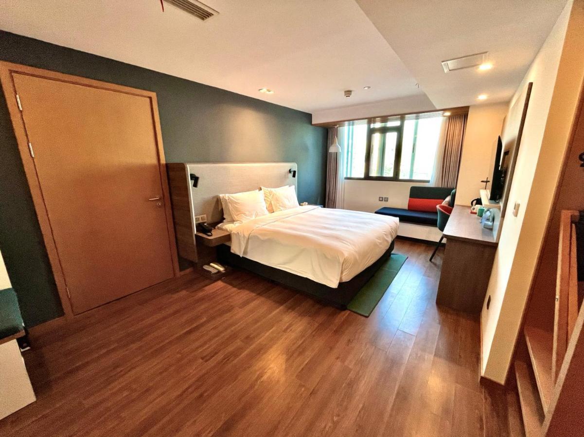 Holiday Inn Express Qingdao City Center By Ihg Zewnętrze zdjęcie