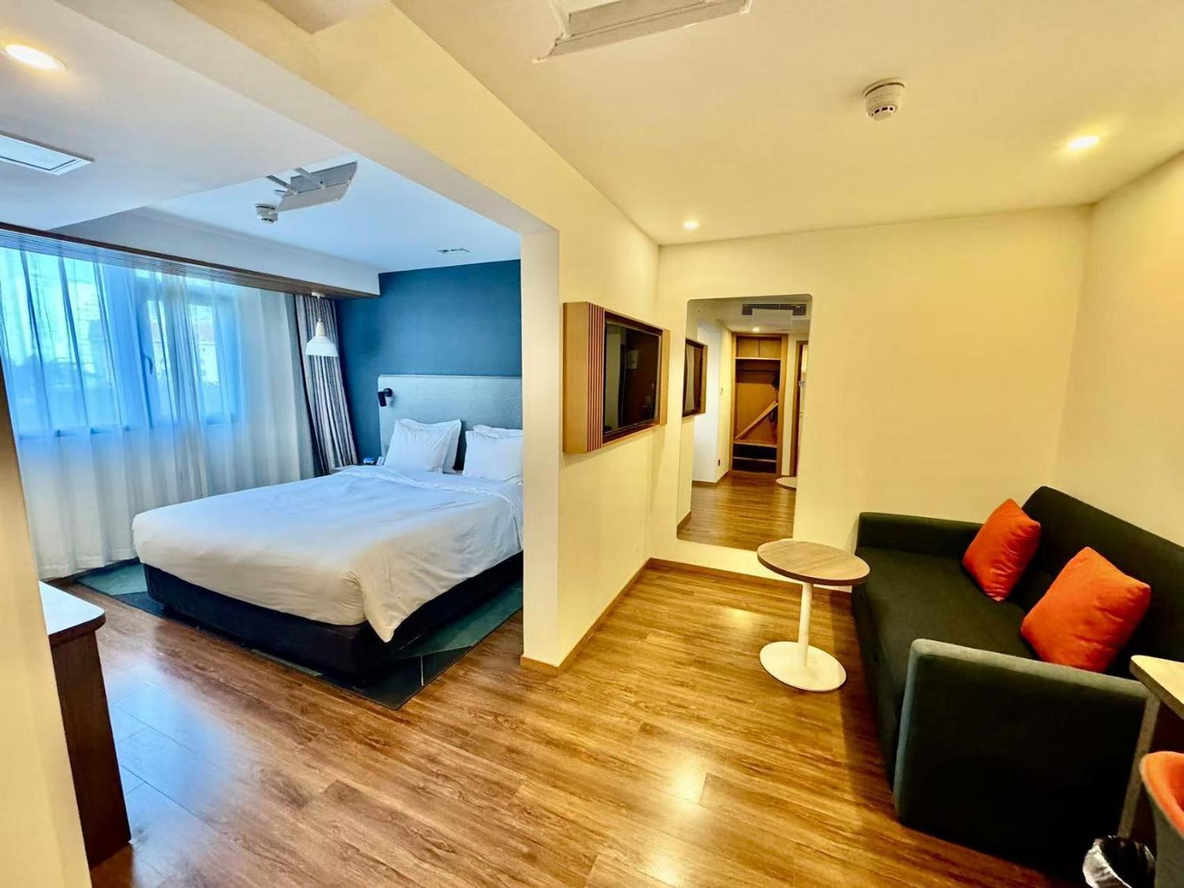 Holiday Inn Express Qingdao City Center By Ihg Zewnętrze zdjęcie